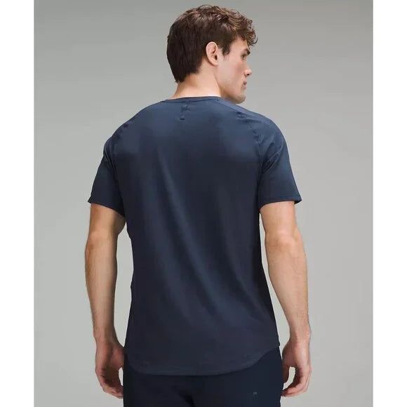Men's navy blue short-sleeve t-shirt from Lululemon.